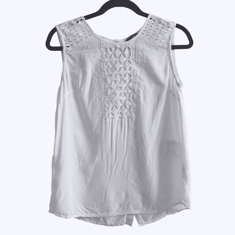 Maison Coupe White Eyelet Lace Sleeveless Blouse Button Back‎ Rayon Top Medium